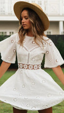 Vestido Branco Feminino com Bordado Floral e Costas Abertas - Casual Festa Verão