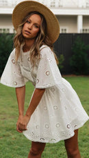 Vestido Branco Feminino com Bordado Floral e Costas Abertas - Casual Festa Verão