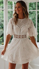 Vestido Branco Feminino com Bordado Floral e Costas Abertas - Casual Festa Verão