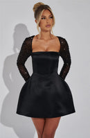 Vestido Mini Feminino com Brilho e Manga Longa - Sexy Costas Abertas Amarrão Cintura Alta Clube Festa