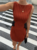Vestido Mini de Renda Floral com Manga Longa e Costas Abertas - Elegante