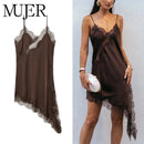 Vestido Mini de Renda com Costas Abertas - Sexy e Elegante