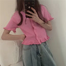 Camiseta Cropped Feminina de Tricô com Decote V e Manga Curta - Top Curto Casual Verão