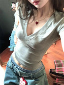 Camiseta Cropped Feminina Básica Preta com Decote V e Manga Curta - Slim Sexy Casual Streetwear Verão