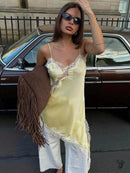 Vestido Curto Feminino de Cetim com Renda Assimétrica e Alças Finas - Sexy Festa 2026