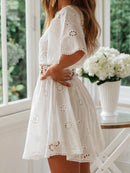 Vestido Branco Feminino com Bordado Floral e Costas Abertas - Casual Festa Verão