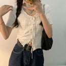 Camiseta Cropped Feminina de Malha com Decote V - Casual Versátil Manga Curta Bandagem Canelada Verão