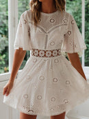 Vestido Branco Feminino com Bordado Floral e Costas Abertas - Casual Festa Verão