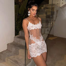 Vestido Longo de Renda com Alças Finas e Costas Abertas - Festa e Balada